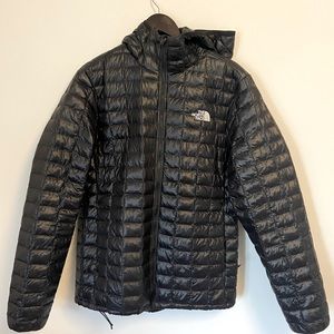 The north face thermoball hoodie. Size large. Like new.